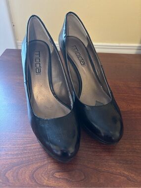 Moda Spana Black Patent Leather Size 8.5 Pointed- rounded Toe Pump Heels